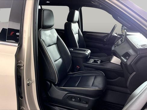 Used 2021 Chevrolet Tahoe Premier w/ Premium Package RWD image 9