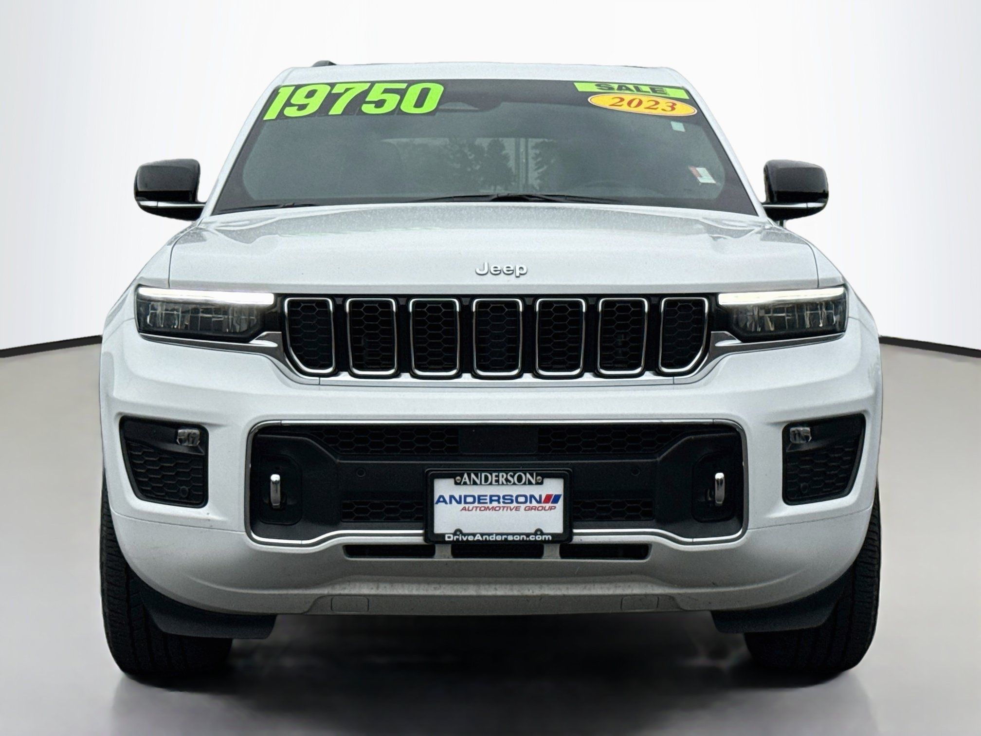 Used 2023 Jeep Grand Cherokee Overland AWD/4WD image 2