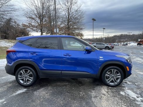 Used 2023 Kia Seltos LX image 2