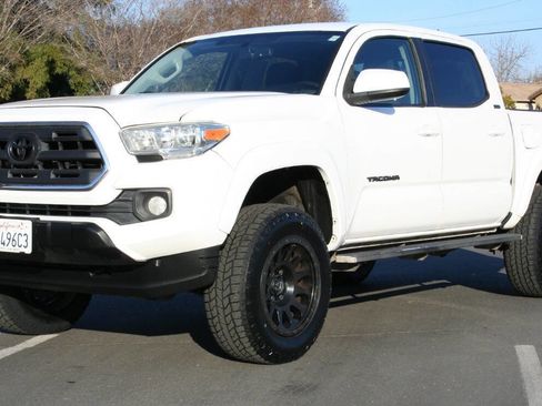 Used 2017 Toyota Tacoma SR5 image 9