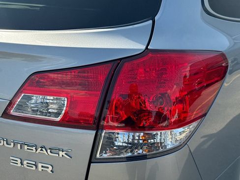 Used 2010 Subaru Outback 3.6R Limited AWD/4WD image 29