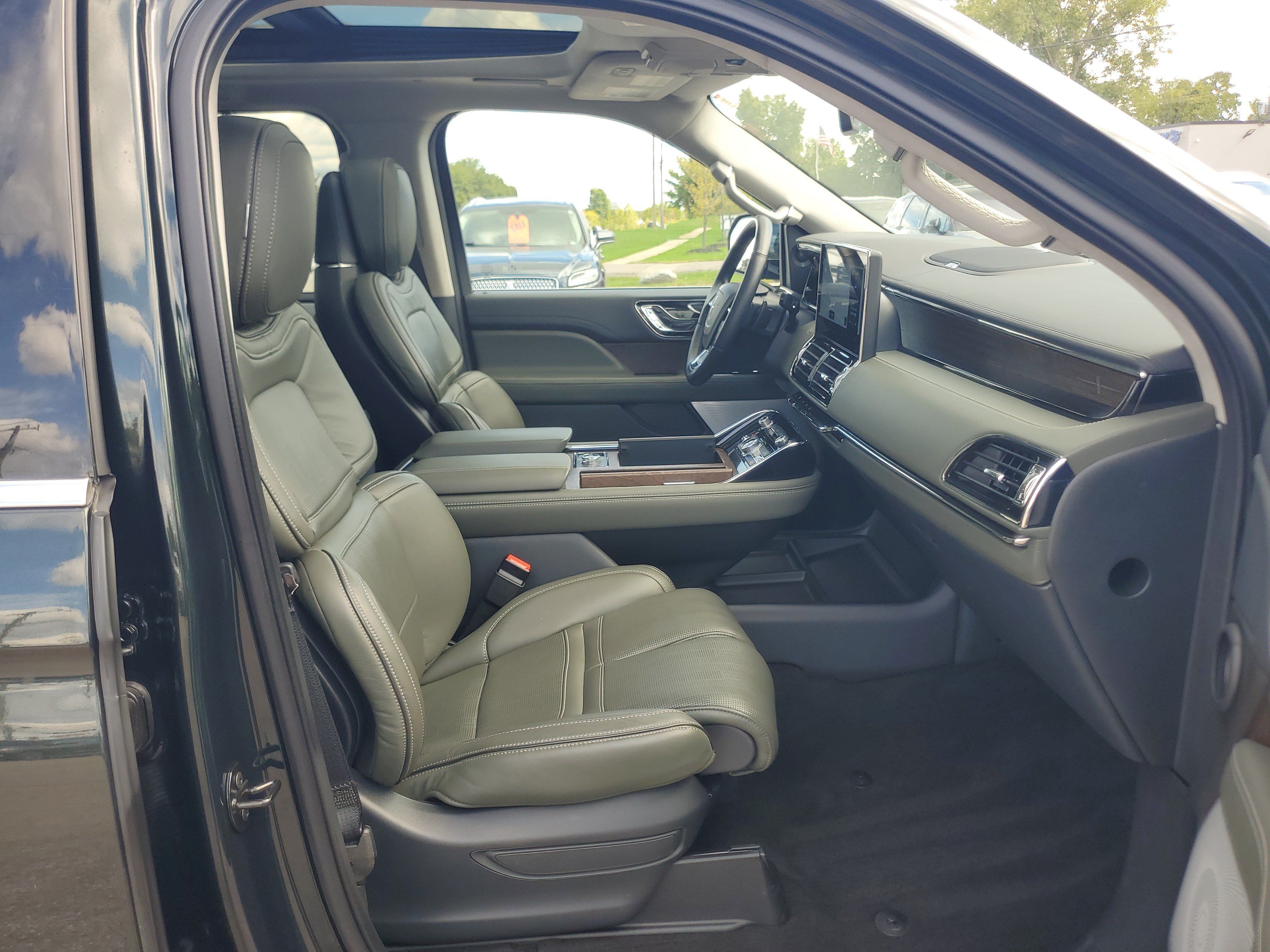 Certified 2023 Lincoln Navigator L Black Label AWD/4WD image 9