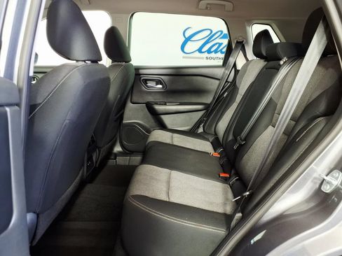 Used 2025 Nissan Rogue SV FWD image 9