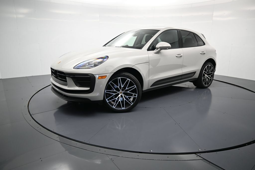 Certified 2024 Porsche Macan AWD/4WD image 1