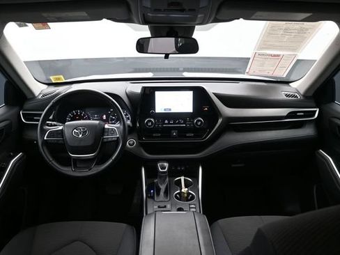 Certified 2024 Toyota Highlander LE AWD/4WD image 26