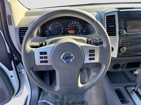 Used 2015 Nissan Frontier SV image 12