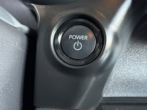 Used 2025 Toyota Sienna Platinum FWD image 23