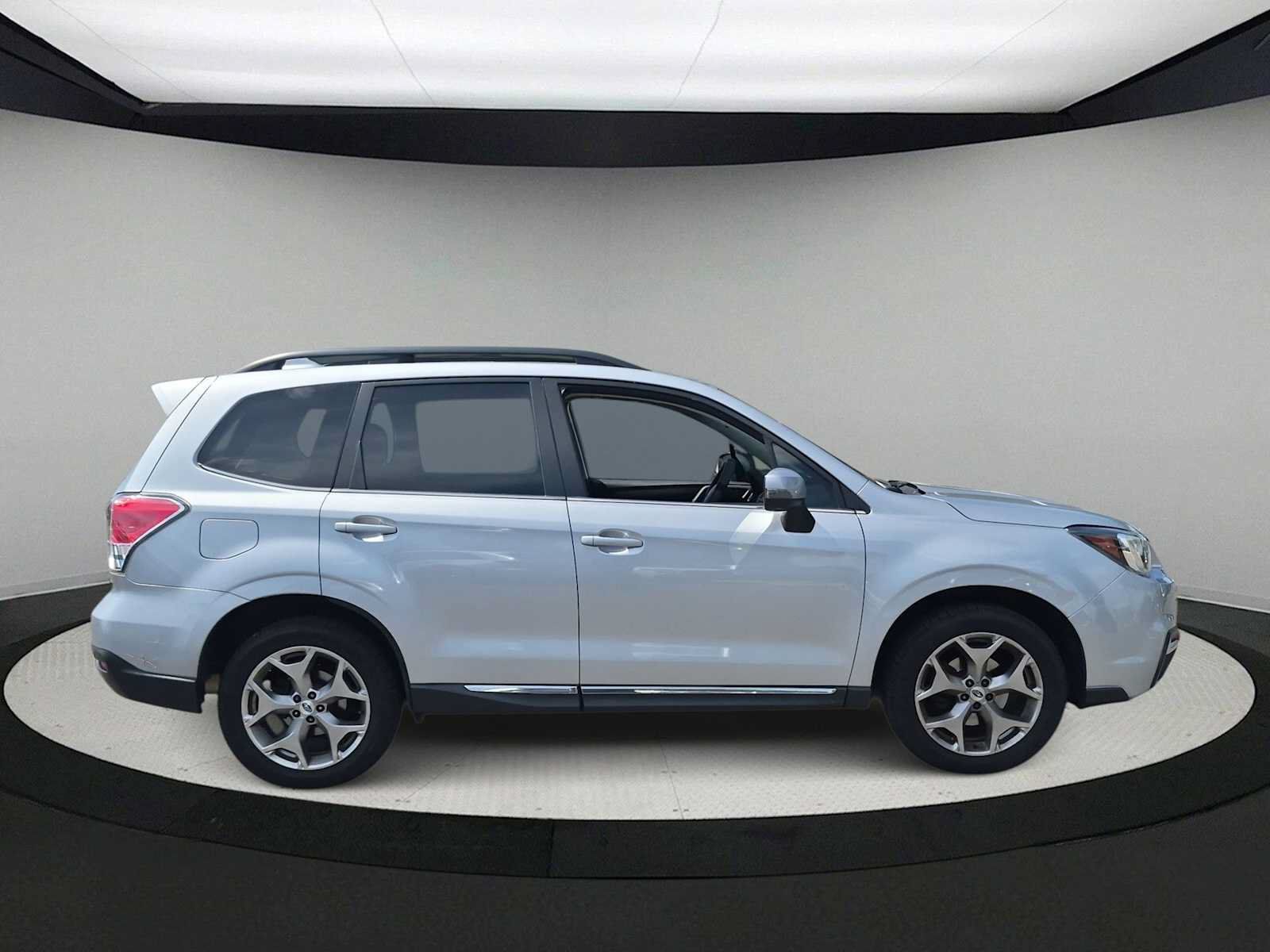 Used 2017 Subaru Forester 2.5i Touring AWD/4WD image 9