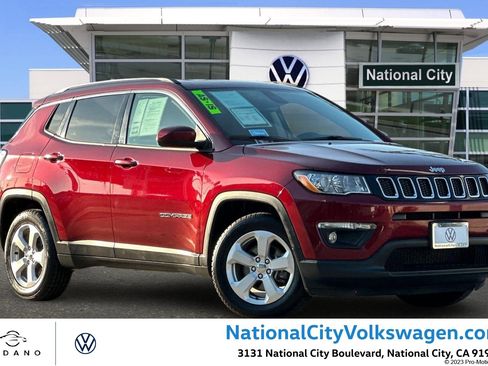 Used 2021 Jeep Compass Latitude image 1