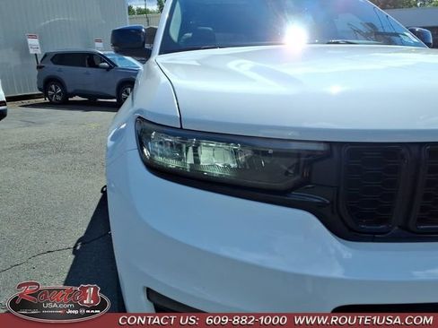 Used 2023 Jeep Grand Cherokee L Limited w/ Black Appearance Package AWD/4WD image 10