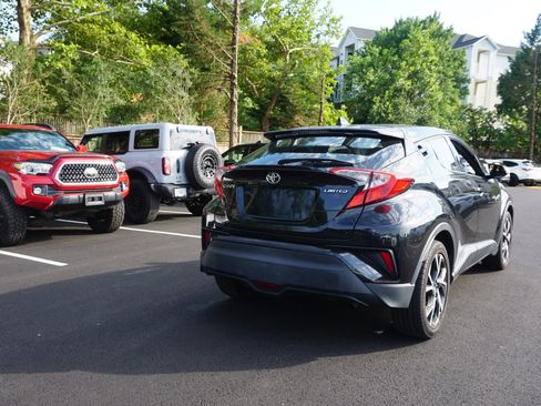 Used 2019 Toyota C-HR Limited FWD image 4