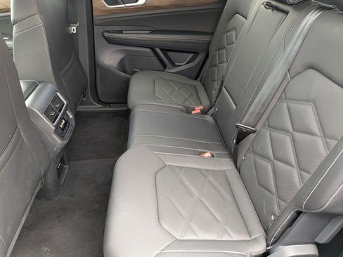 Used 2025 Volkswagen Atlas SE FWD image 26
