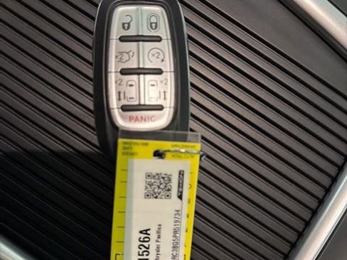 Used 2023 Chrysler Pacifica Touring-L image 35