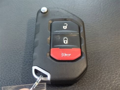 Certified 2022 Jeep Wrangler Unlimited Sahara image 32