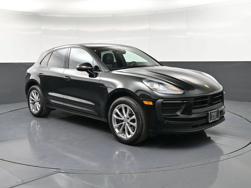 Certified 2023 Porsche Macan Turbo AWD/4WD image 10
