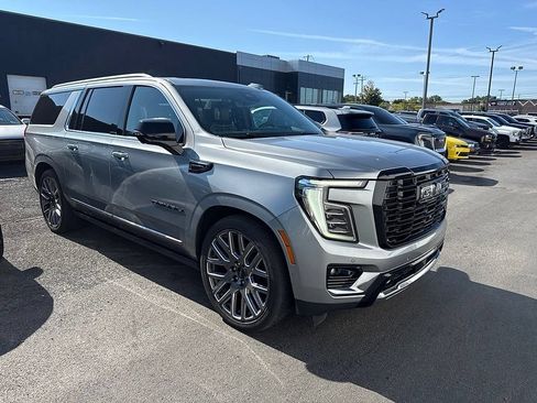 Used 2025 GMC Yukon XL Denali Ultimate w/ LPO, Illumination Package AWD/4WD image 1