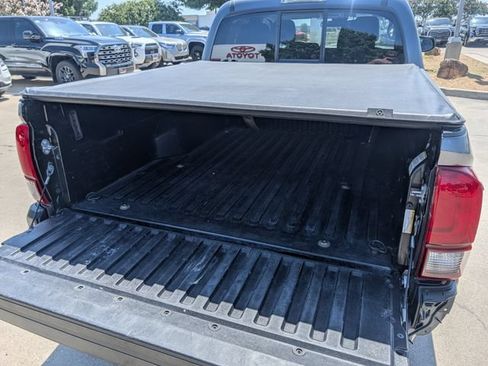 Used 2022 Toyota Tacoma SR AWD/4WD image 27