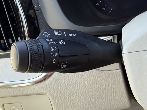 New 2026 Volvo XC60 B5 Ultra w/ Climate Package image 28