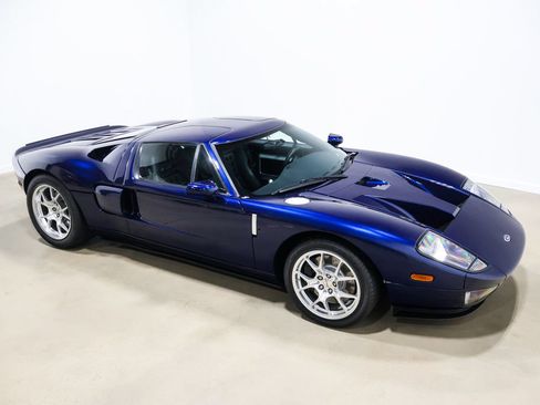 Used 2005 Ford GT RWD image 53
