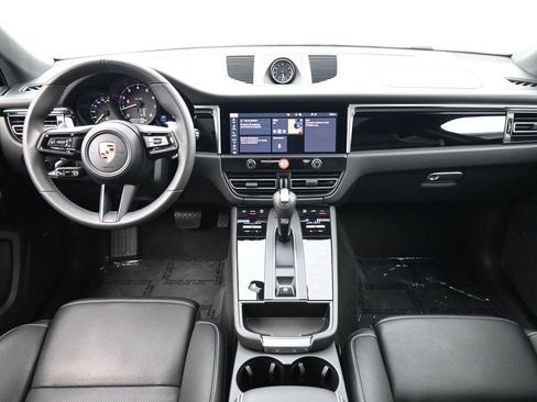 Certified 2025 Porsche Macan image 6