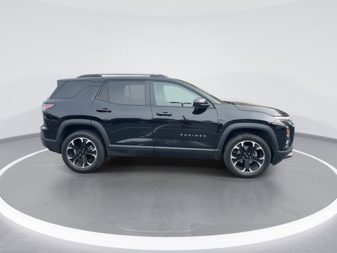 Used 2025 Chevrolet Equinox LT w/ Safety and Technology Package image 10