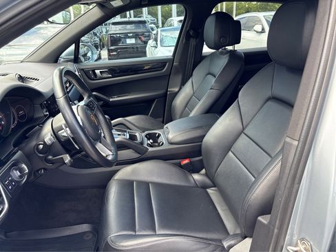 Used 2022 Porsche Cayenne image 9