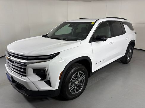Used 2024 Chevrolet Traverse LT FWD image 4
