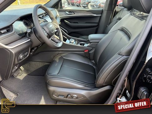 New 2025 Jeep Grand Cherokee Limited image 7