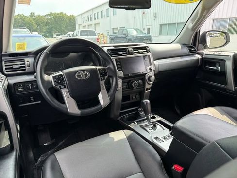 Used 2020 Toyota 4Runner SR5 Premium w/ Moonroof Package AWD/4WD image 7