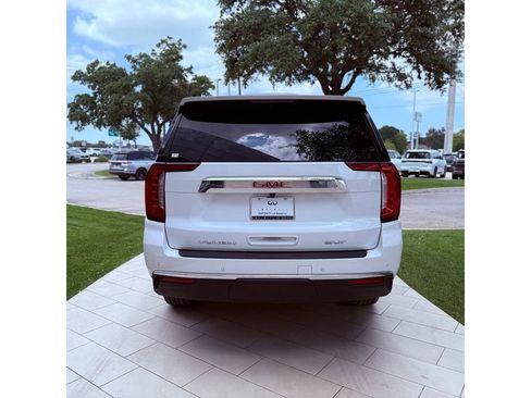 Used 2024 GMC Yukon SLT AWD/4WD image 7