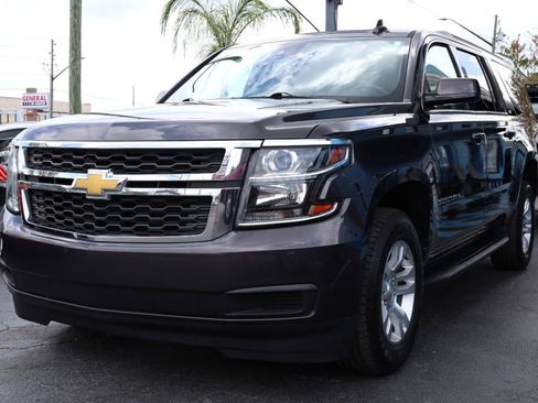 Used 2018 Chevrolet Suburban LT RWD image 2