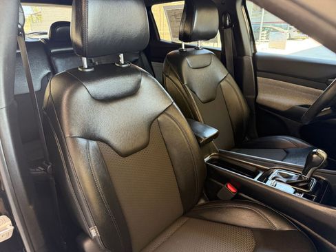 Used 2025 Jeep Compass Latitude image 35