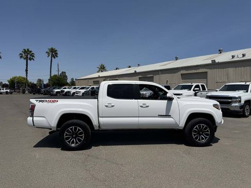 Used 2021 Toyota Tacoma TRD Sport w/ Technology Package image 15