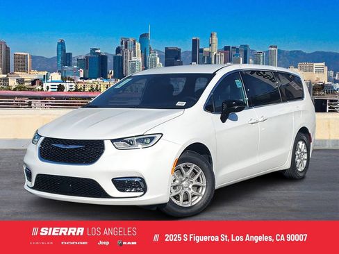 New 2026 Chrysler Pacifica Select image 1