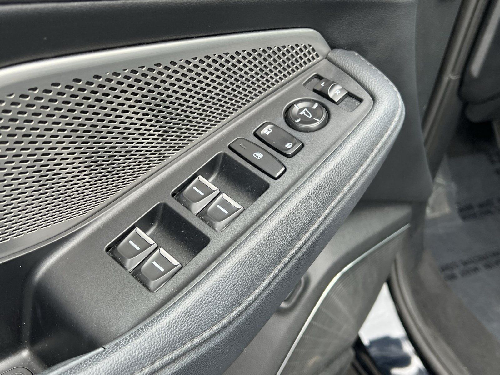 Used 2023 Acura MDX SH-AWD image 12