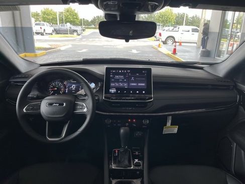 New 2026 Jeep Compass Latitude image 14