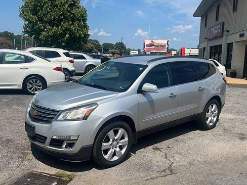Used 2017 Chevrolet Traverse LT w/ Style and Technology Package AWD/4WD image 9