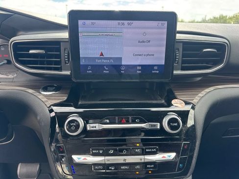 Used 2023 Ford Explorer Limited w/ Equipment Group 301A RWD image 12