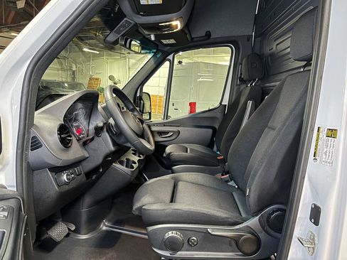 Used 2025 Mercedes-Benz Sprinter 2500 image 20