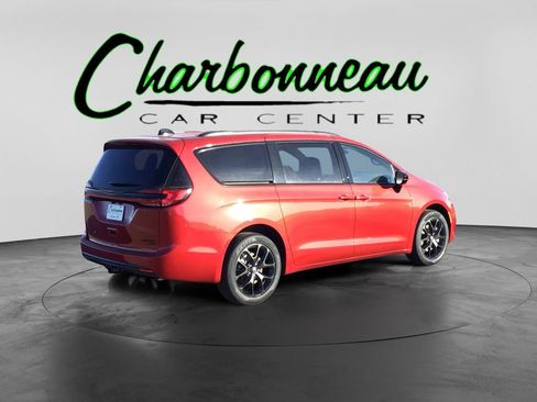 New 2026 Chrysler Pacifica Limited w/ S Appearance Package image 5