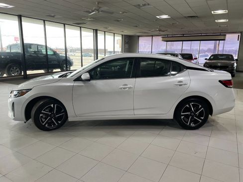 Used 2024 Nissan Sentra SV image 4