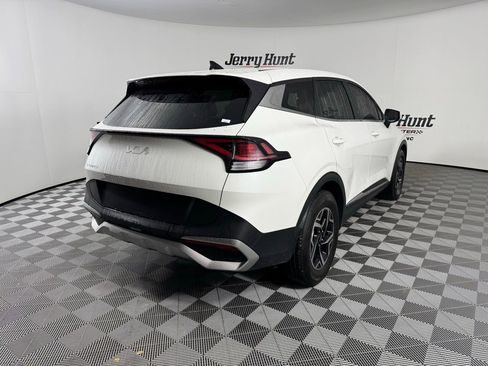 Used 2024 Kia Sportage LX image 8