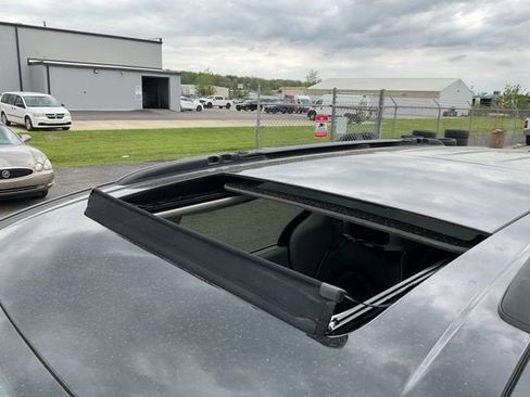 Used 2023 Chrysler Pacifica Limited image 13