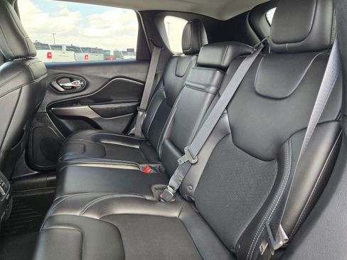 Certified 2019 Jeep Cherokee Latitude Plus w/ Comfort/Convenience Group image 12