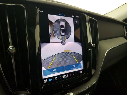 Used 2025 Volvo XC60 B5 Plus image 31