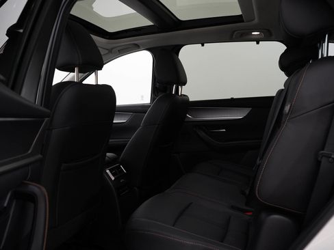 Used 2025 MAZDA CX-70 Plug-In Hybrid w/ Premium Pkg image 16