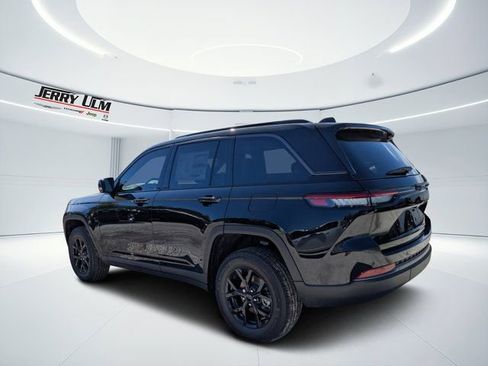 New 2026 Jeep Grand Cherokee Altitude RWD image 5
