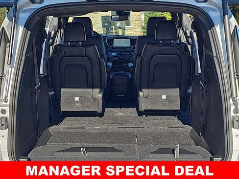 New 2026 Chrysler Pacifica Select image 13