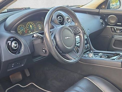 Used 2019 Jaguar XJ R-Sport RWD image 9