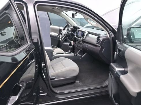 Used 2017 Toyota Tacoma SR5 w/ Tow Package RWD image 19